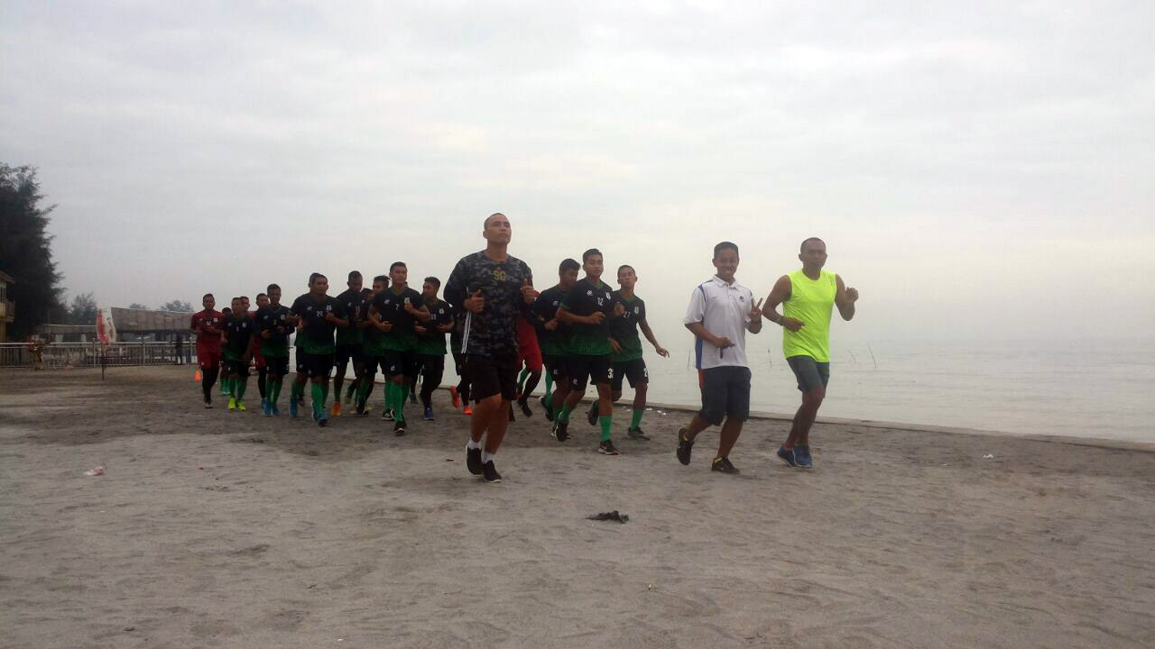 PSMS Berlatih di Pinggir Pantai, Ini Target Tim Pelatih